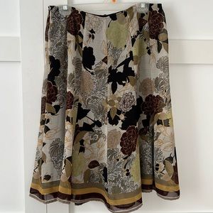 dressbarn Women’s 8 Skirt